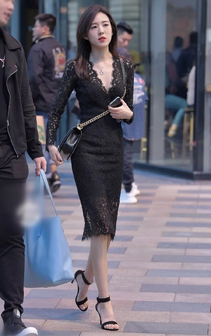 下半身|女生搭配高跟鞋，穿出青春独有的姿态