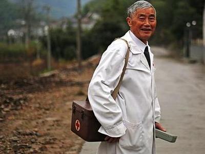 银翘|“芦根煮水喝”,过去农村治感冒发烧的土办法,简单管用!