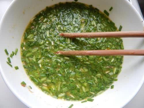 韭菜鸡蛋|韭菜鸡蛋的新吃法，不烙盒子不包饺子，锅里一倒，出锅全家抢着吃