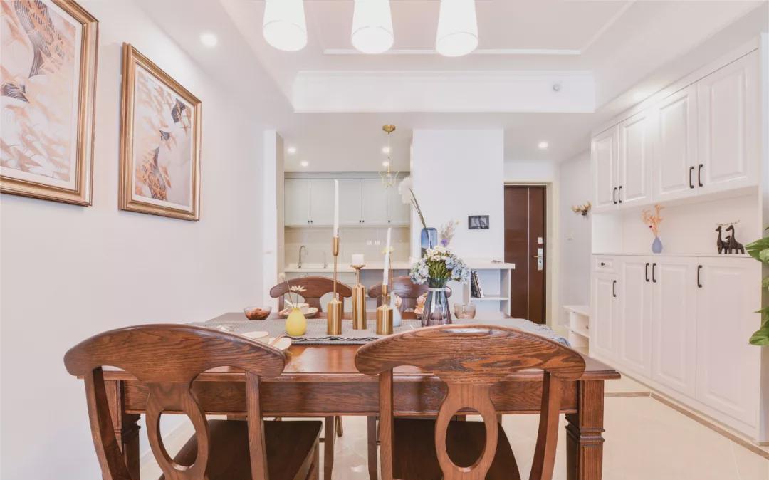 齐家云云|142平美式四居室,户型方正,色调浪漫又温馨,以后有房也这样装