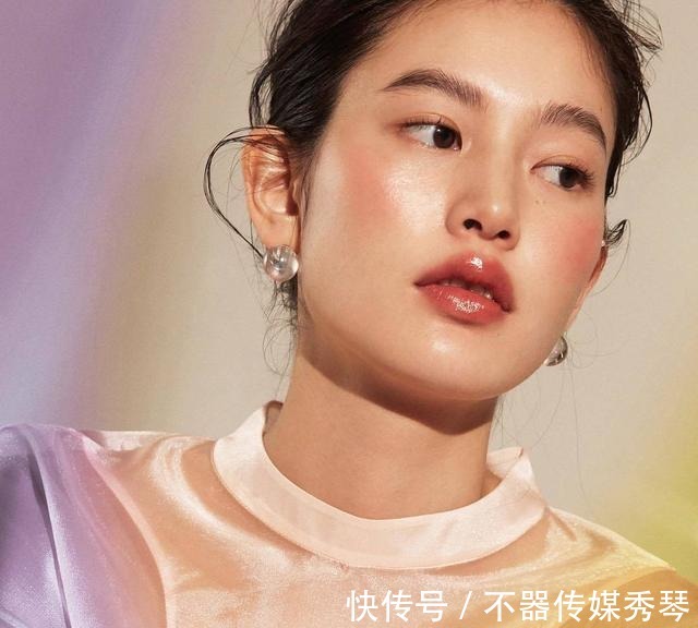 醉象|我不允许还有谁不知道水光唇釉的杀伤力