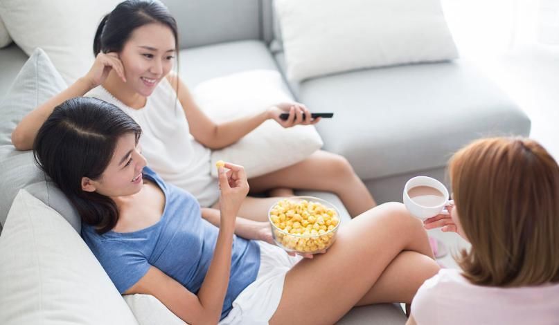 东西|女人衰老过快,跟3件事脱不了干系,几样东西泡水喝,不做老女人