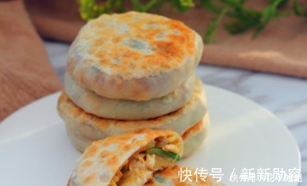 饼胚|教你做韭菜鸡蛋饼，做好咸香入味，韭菜脆嫩不出水，吃起来超满足！