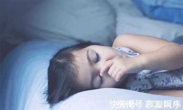 蕾蕾|孩子睡觉时,若有这3个表现,多半是疾病发出的信号,妈妈要留心