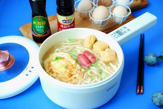 天冷,别亏待自己,给自己煮一碗热乎乎的葱香鸡蛋面,真香啊