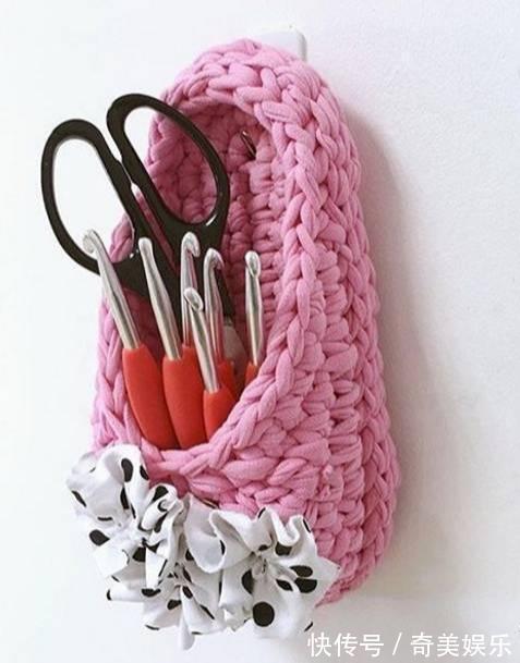 旧衣服剪几刀，制作布条线，拿来钩编收纳盒，非常实用！附教程