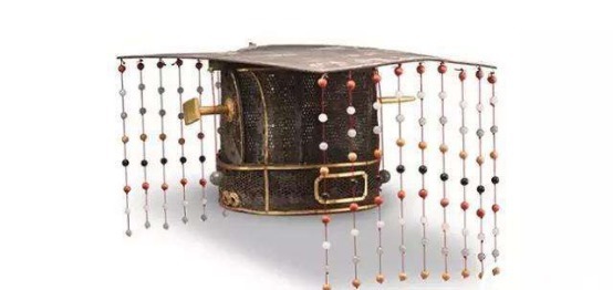 帽子|为什么古代皇帝的帽子前面要悬挂着一个“门帘”?有啥作用吗?