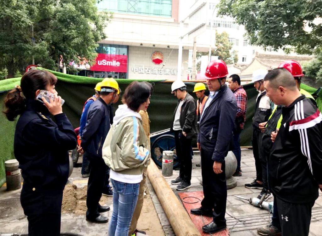 靓丽|一周一次，“马路办公”常态化！酒泉路街道保障街容市貌更加靓丽