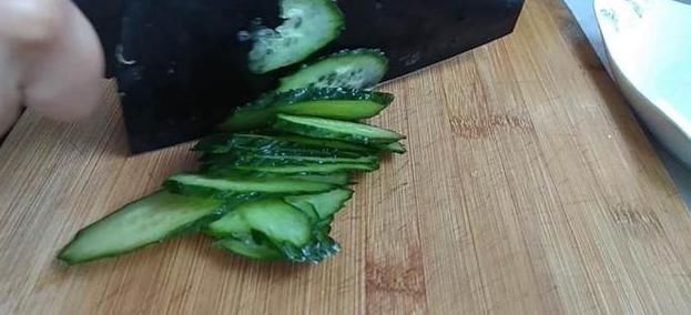  松花蛋|鸡蛋吃腻了，试试这样做一次，比松花蛋都好吃，做法超简单