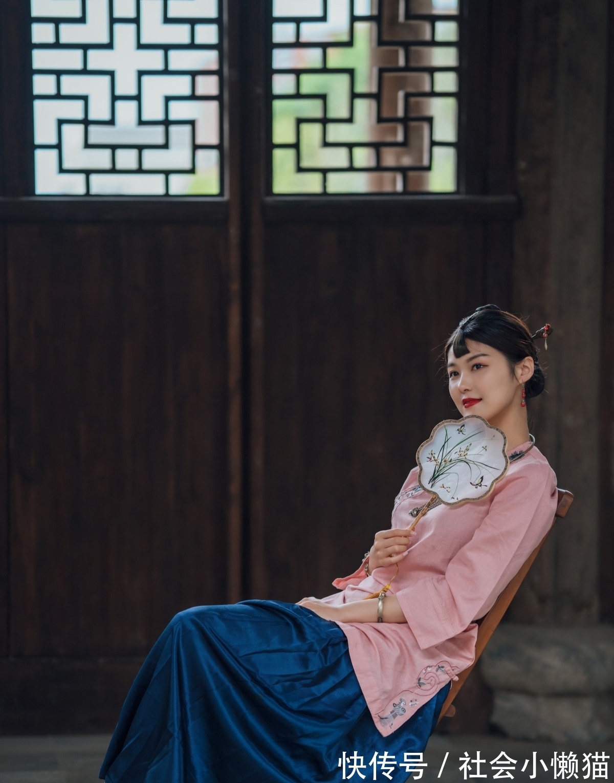 打油诗$打油诗·九首丨奔月嫦娥休笑我,温壶美酒送入喉