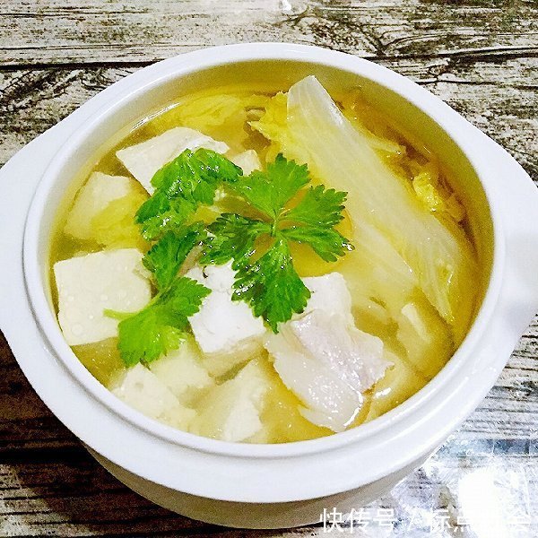 白菜炖豆腐先放白菜还是豆腐很多人不清楚，快来了解下