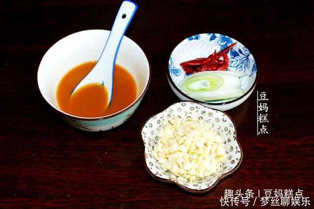 茄子|太下饭！茄子新吃法，加1碗黄豆一起炒，营养丰富，一锅都吃光