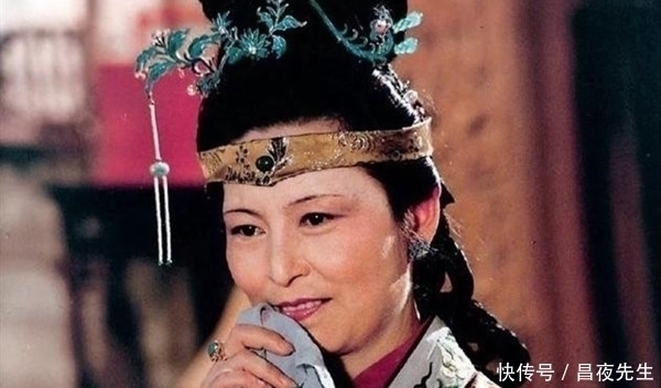 薛家#王熙凤敢随意调侃林黛玉,为何从不开宝钗玩笑:这才是棋逢对手