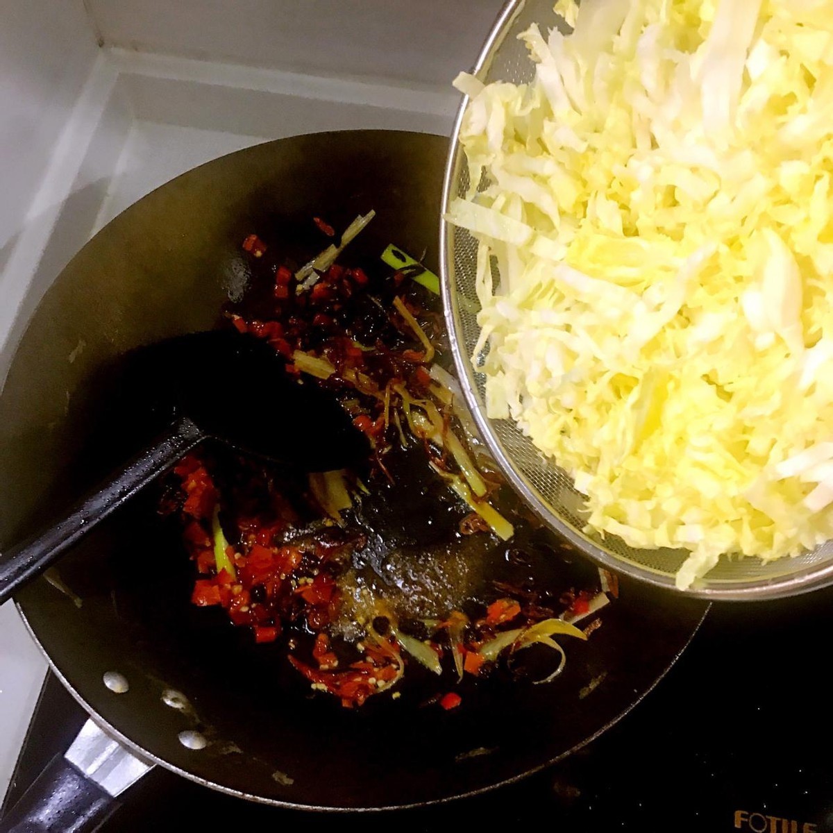 白醋|比醋溜白菜还好吃的一道菜,酸辣开胃,非常下饭