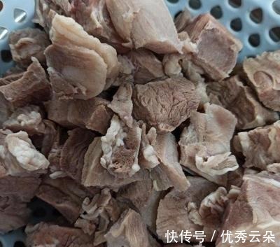 《土豆炖牛腩》！