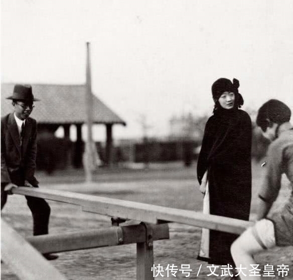 清朝|清朝人物老照片,看溥仪和婉容的感情,少时单纯顽皮气氛和谐!