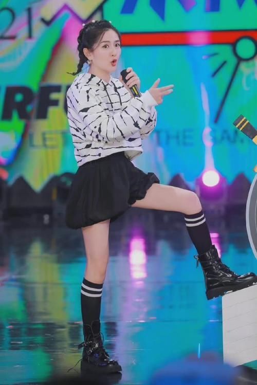 快樂家族|謝娜產后回歸加盟新綜藝，一語道破網絡現狀，歡笑之余讓人心疼