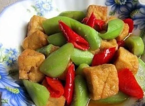 子宫|丝瓜与此物一起炒,女性要多吃,调经养宫,子宫干净了,皮肤更好