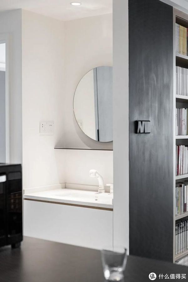 客厅|舍弃客厅,不买茶几!福建90后男主的家,因媲美图书馆而走红网络