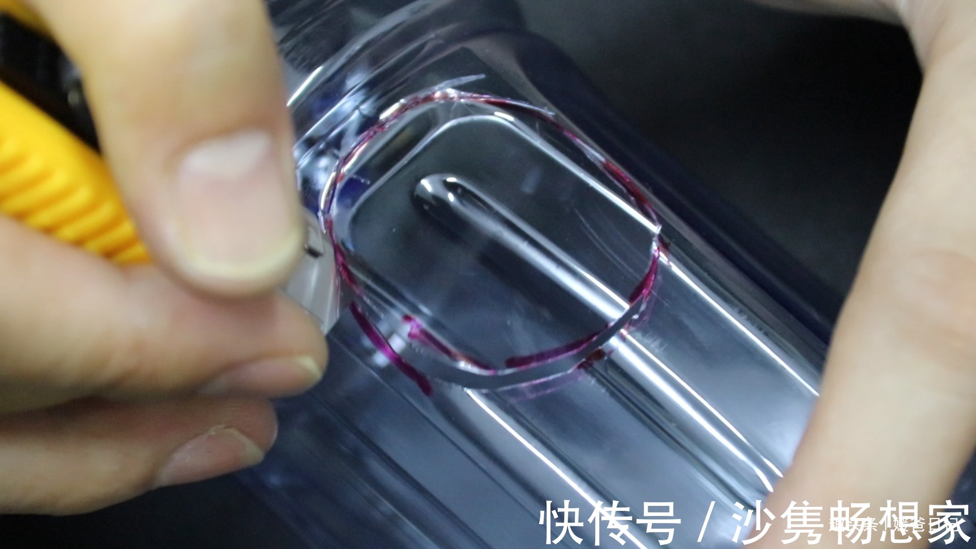 小鱼缸|用5个塑料瓶制作一个四方形的小鱼缸,这个废品利用,太棒了