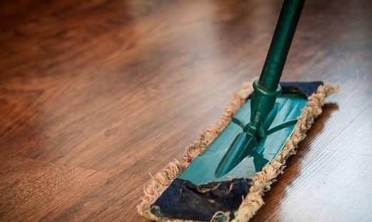 邻居一星期拖一次地板,却比我家还干净,懊悔没早知道这妙招