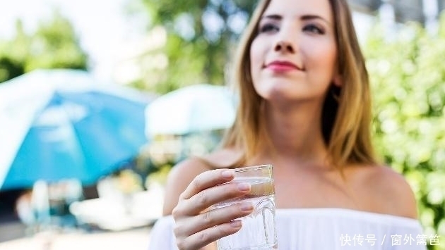 早上起床后,空腹喝水对身体是好,还是坏?很