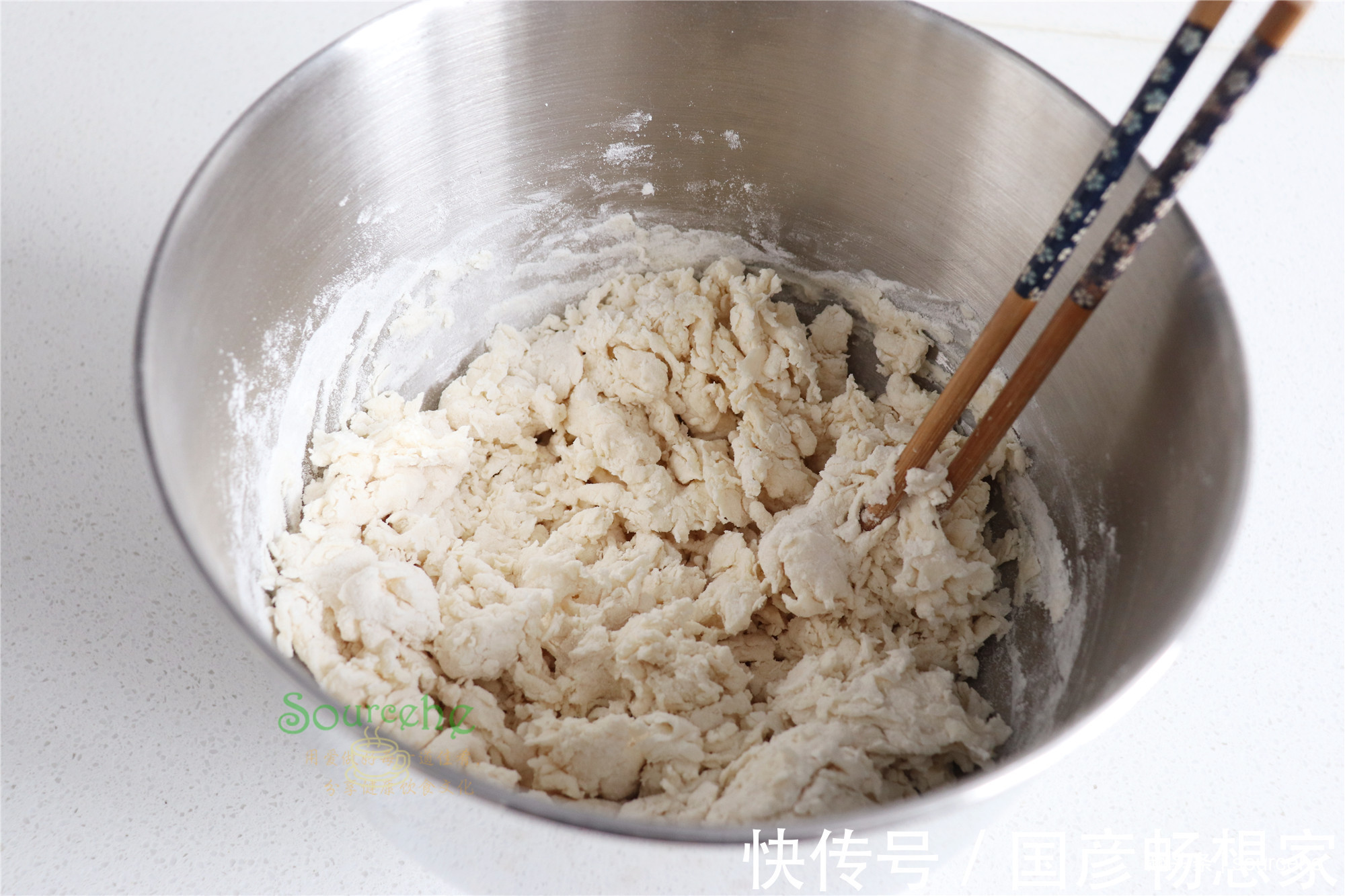 过年放假,早餐别买了,自己做包子,蓬松香软不塌陷,皮薄肉香