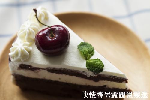 食用|再贪食，晚上也不要食用4种食品，会把身体吃坏