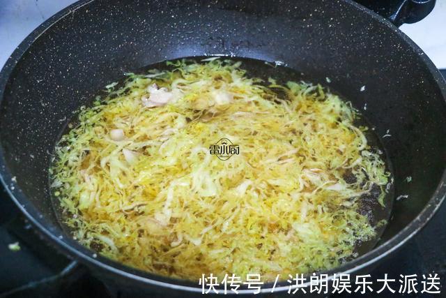 一到冬天，老公就馋它，8块钱煮一锅，端上桌吃到锅都舔干净！