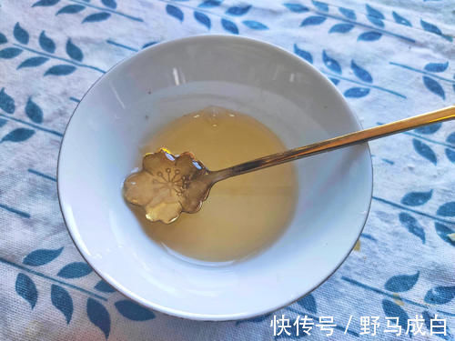 红薯不要蒸着吃了,这样做比路边摊烤红薯还好吃,香甜可口又简单