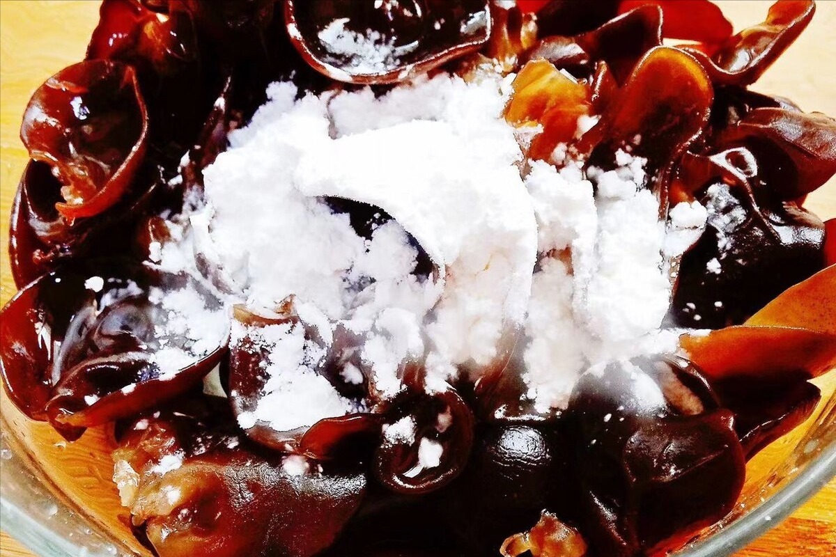 泡木耳，用冷水泡是大错，记住2个诀窍，木耳泡发率高，又好又快！