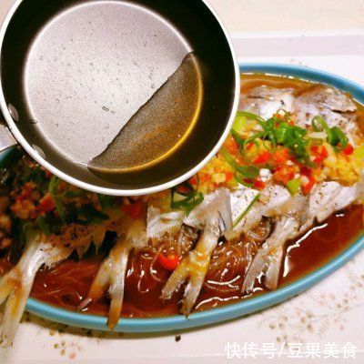 快手菜|快手菜!蒸健康之粉丝蒸鲳鱼