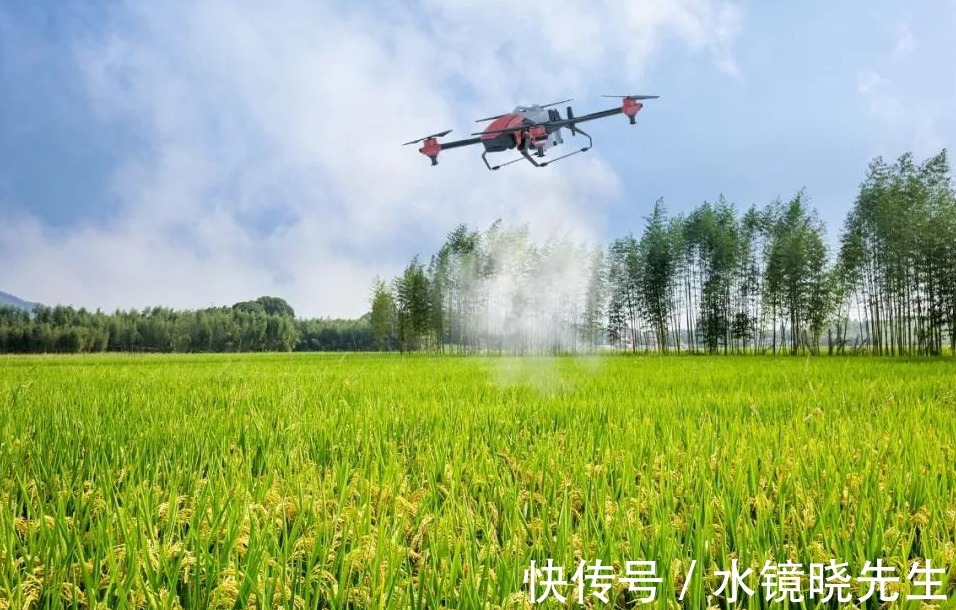 农业机械化|拖拉机也能无人驾驶?中国5G智能拖拉机问世,造型十分科幻
