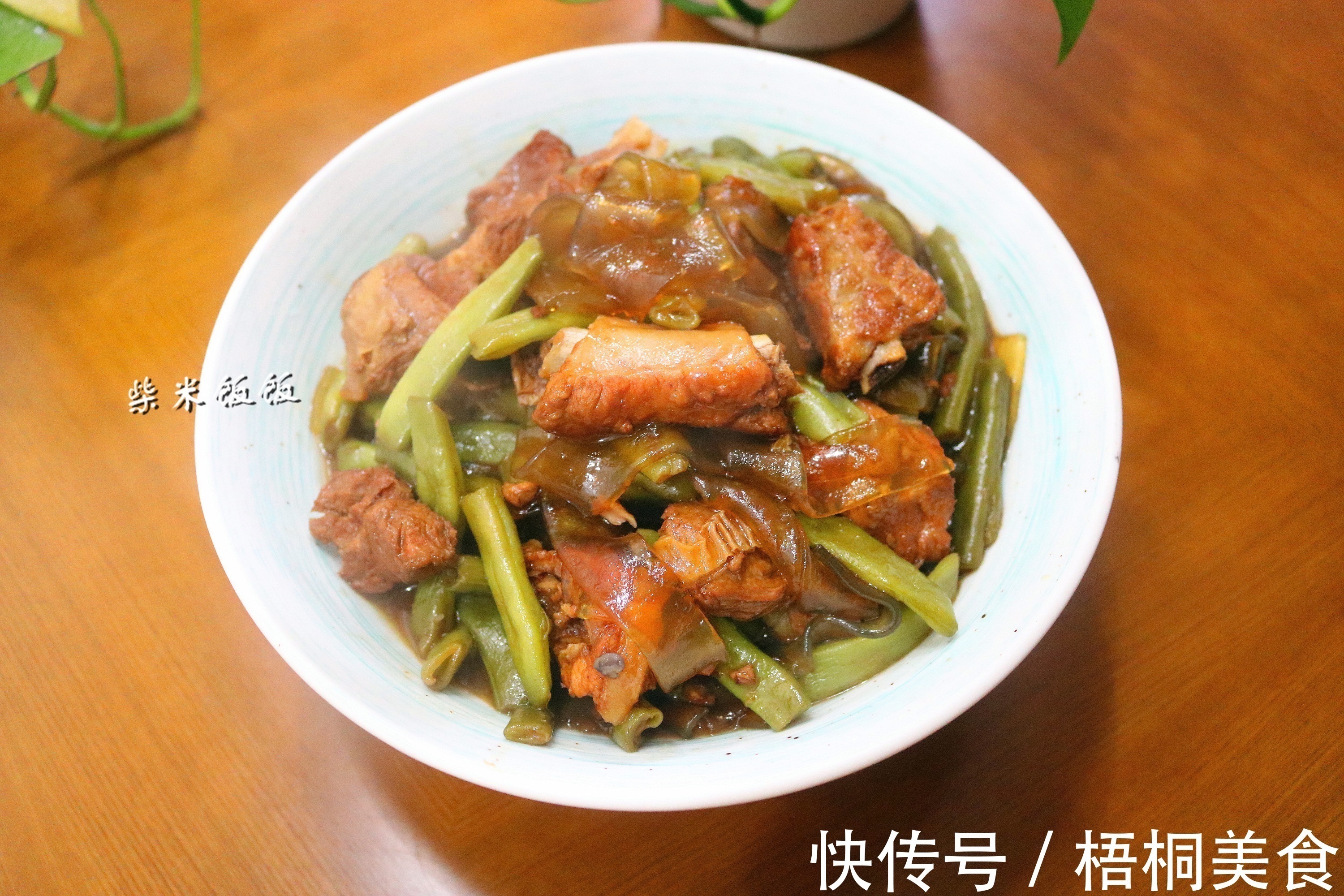 晚餐，花100元只做了一个菜，朋友说：很实惠，外面200吃不到