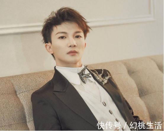 画绢!周深因为实力较为强大,共情能力强受众面广,路人粉是很多的