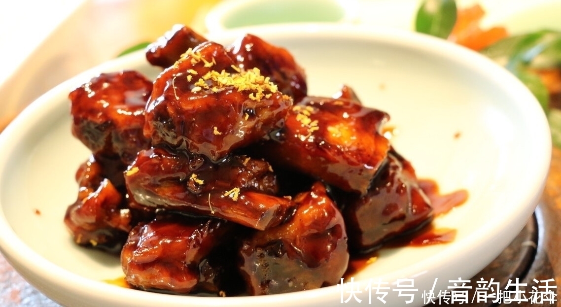 做糖醋排骨时,多加这一味食材,味道酸甜可口,更好吃了