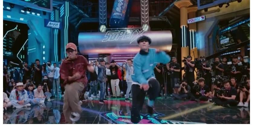 张艺兴|张艺兴表现出了，对舞者的敬仰和尊重，他像是一个带着目的学者！