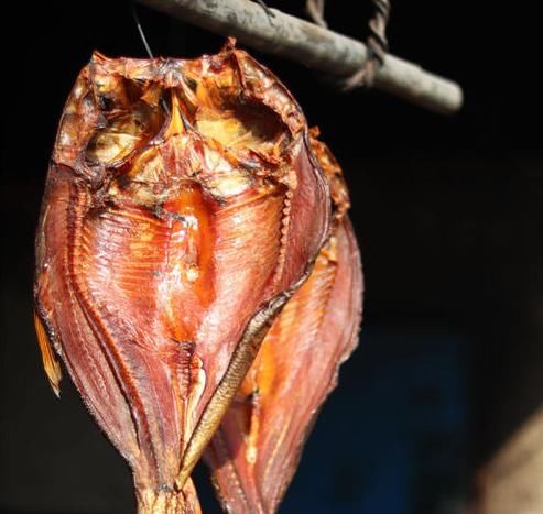  入味|腌腊鱼，直接抹盐可不行！多做2步，腊鱼更香更入味，保存时间长