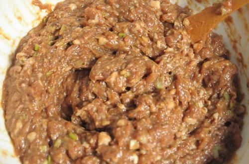 搅拌均匀|给肉馅去腥,放料酒是大忌,饭店大厨都这样做,肉馅鲜香没腥味