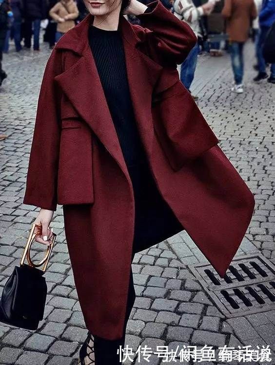 酒红色 四五十岁女人,秋冬大衣别选这几种“姨妈色”,显俗气还掉档次