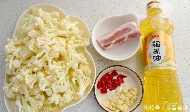 翻炒至|花菜这样做最好吃,香辣又开胃,菜比肉还好吃,隔壁邻居都馋哭了