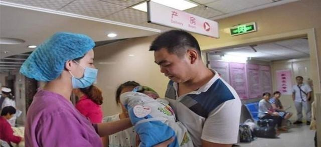 爷爷|爸爸姓杨,爷爷给孙子取了个“旺爹”名字,妈妈大怒你自己读读