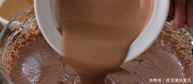 我们教你如何用饼干做蛋糕底,我们可以不用烤箱做米其林基本甜点
