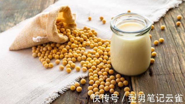 月经周期|女人过了40岁,来月经时,若有3个特点,可能在1-3年内绝经