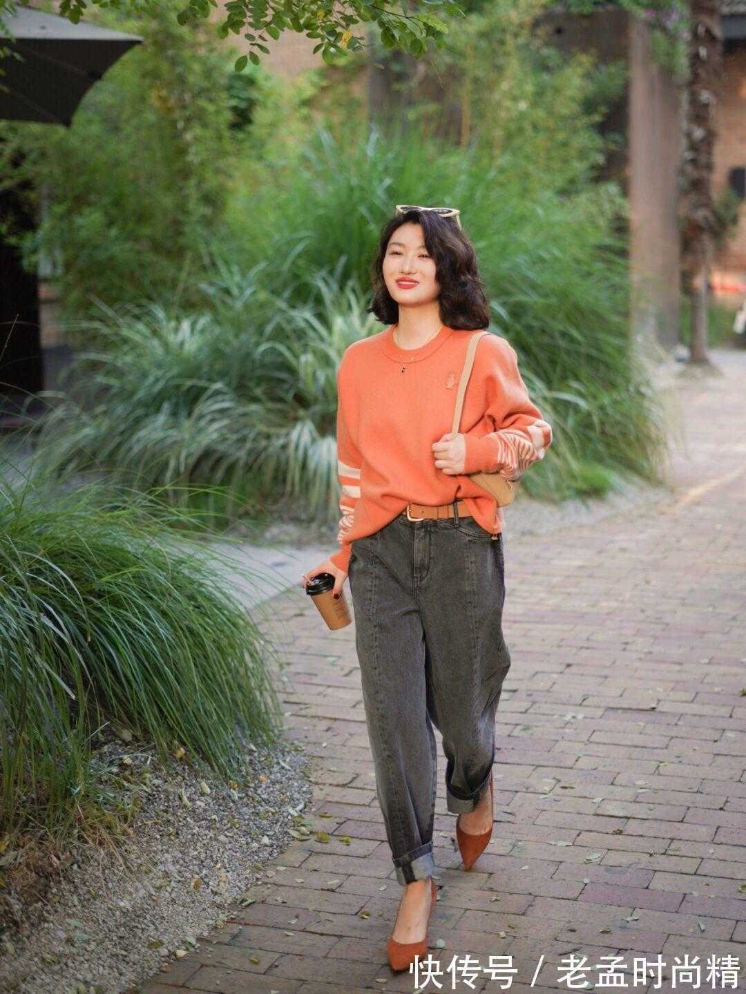 穿搭|30+女人怎么穿?“针织衫+牛仔裤”才是今秋标配,优雅时髦显气质