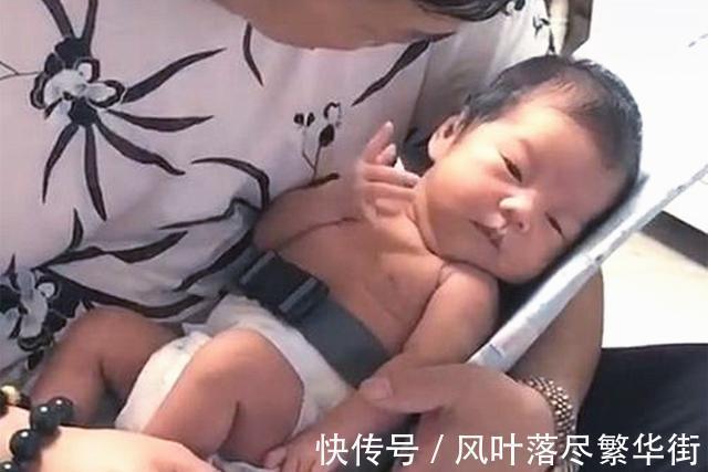 白眼|6旬姥爷怀抱3个月大的外孙,不料却遭来“白眼”,网友笑出声