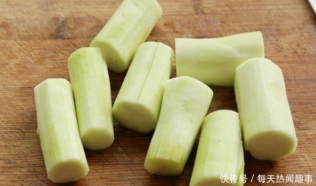 7月必吃的菜,简单一炒比肉还香,营养美味,女儿最爱