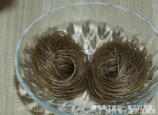 粉条|大厨教你白菜炖粉条最好吃的做法,吃起来热气腾腾,越吃越过瘾