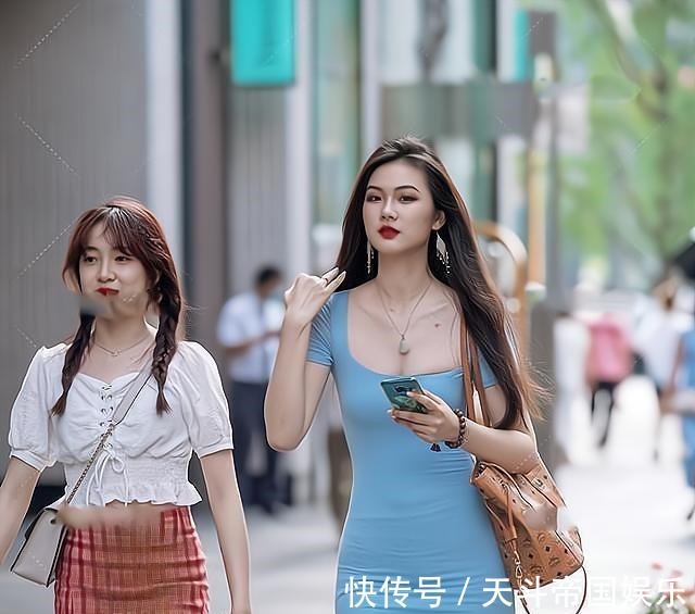 裙子 不够白就试试蓝色裙子吧,时尚又显白,尽显自然美感!