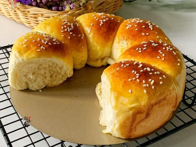 1碗面粉，一杯羊奶，教你做出松软香甜的面包，大人小孩都爱吃